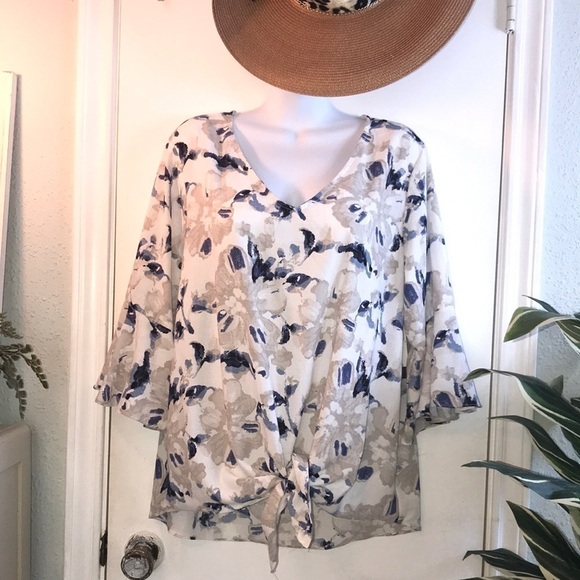 NWT AGB Women's Floral Top Size Large - Picture 1 of 14